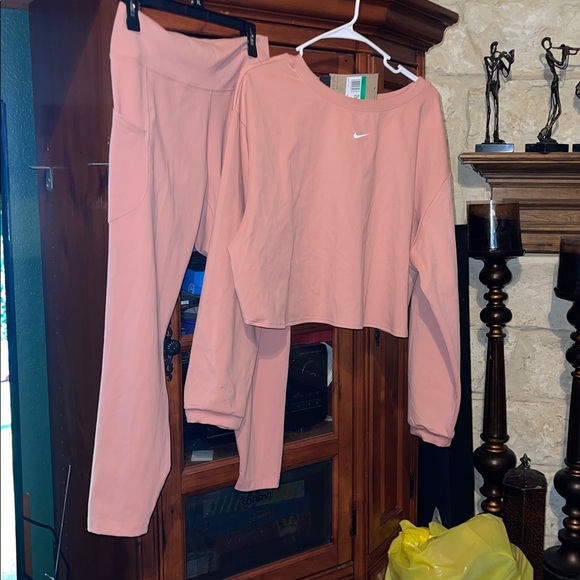 Rose Nike Two piece set - Picture 1 of 5